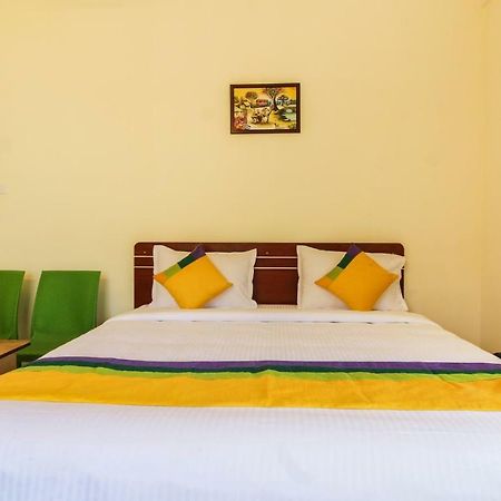 Itsy Hotels Riyas Grand تيروباتي المظهر الخارجي الصورة