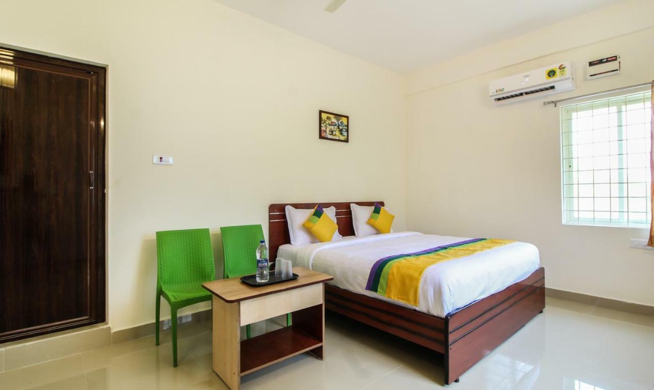 Itsy Hotels Riyas Grand تيروباتي المظهر الخارجي الصورة