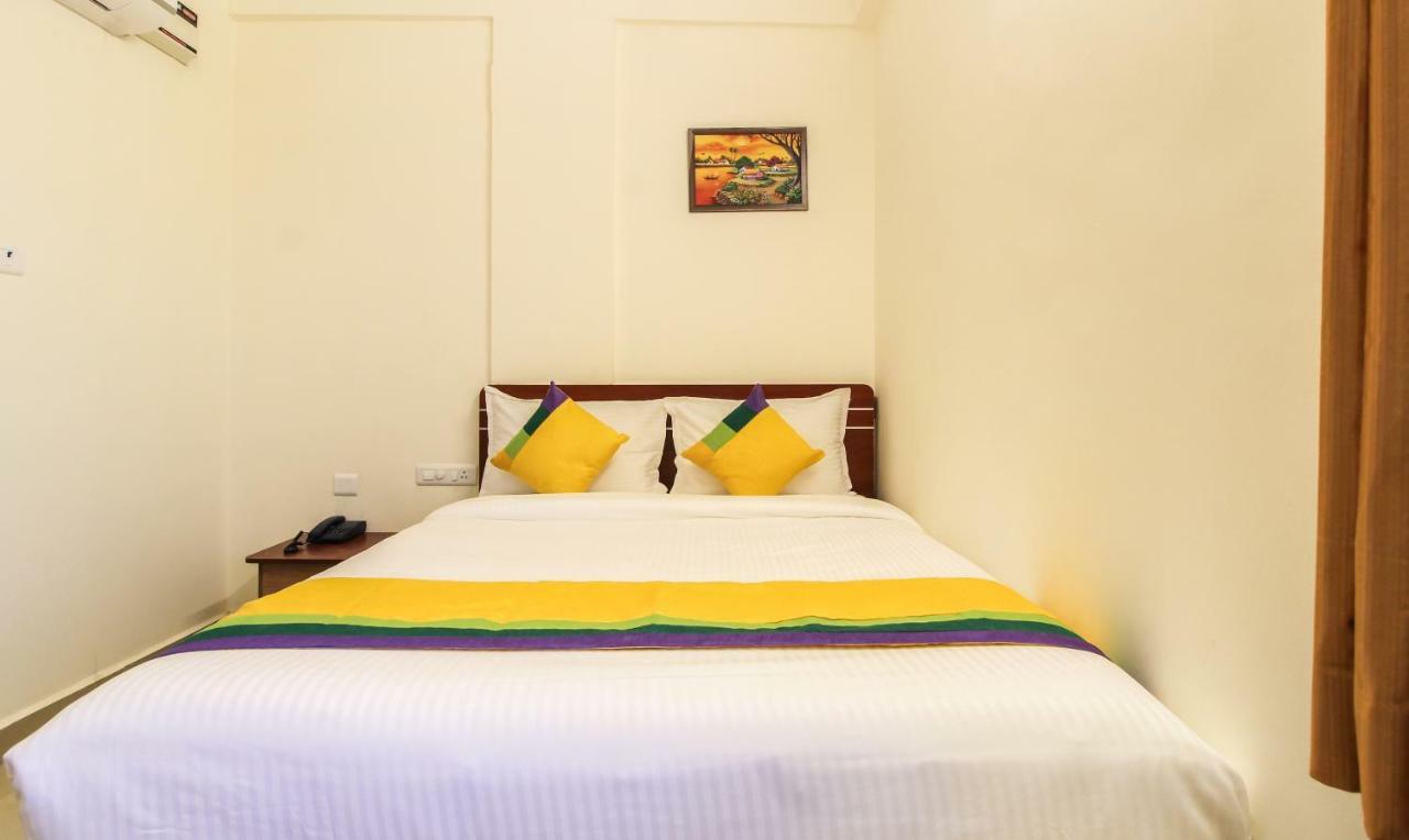 Itsy Hotels Riyas Grand تيروباتي المظهر الخارجي الصورة