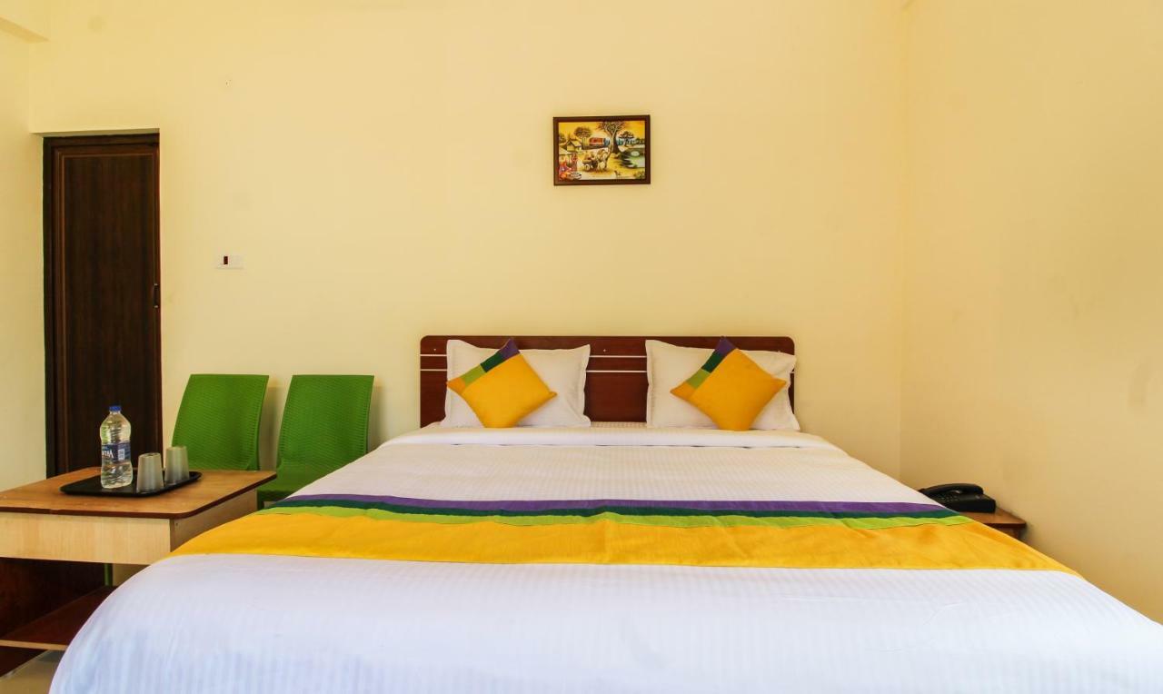 Itsy Hotels Riyas Grand تيروباتي المظهر الخارجي الصورة