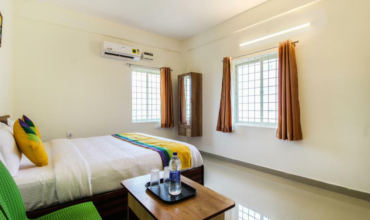Itsy Hotels Riyas Grand تيروباتي المظهر الخارجي الصورة