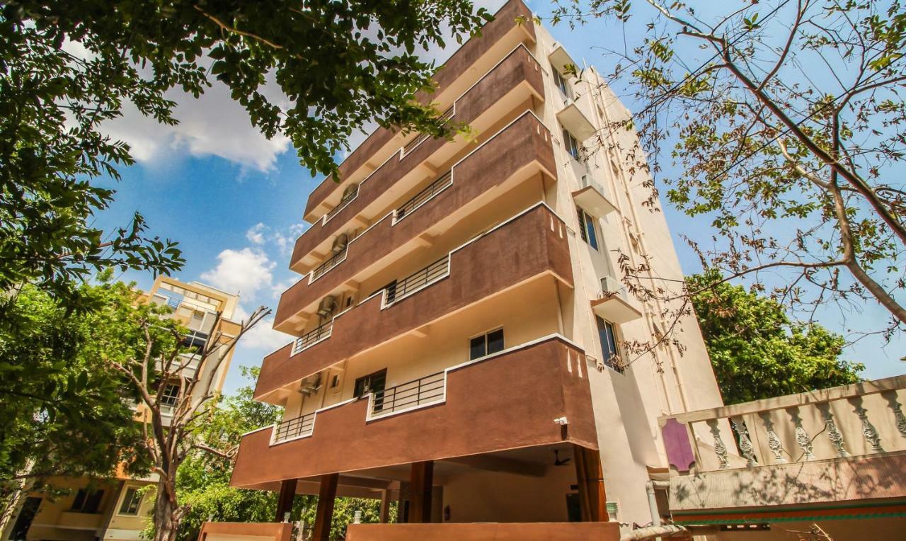 Itsy Hotels Riyas Grand تيروباتي المظهر الخارجي الصورة