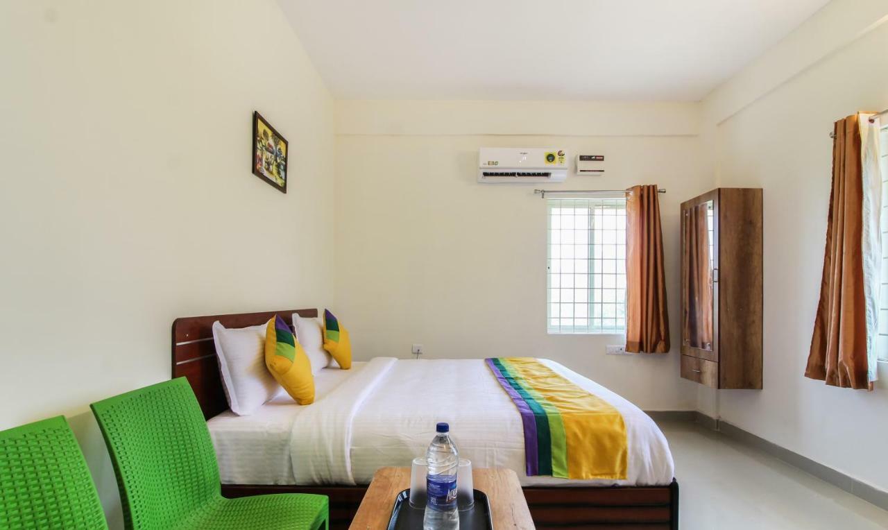 Itsy Hotels Riyas Grand تيروباتي المظهر الخارجي الصورة