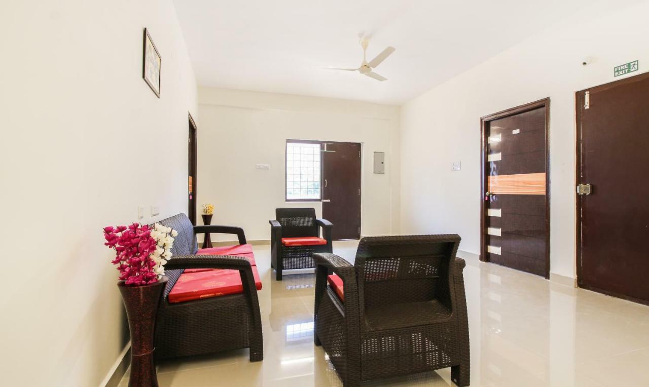 Itsy Hotels Riyas Grand تيروباتي المظهر الخارجي الصورة
