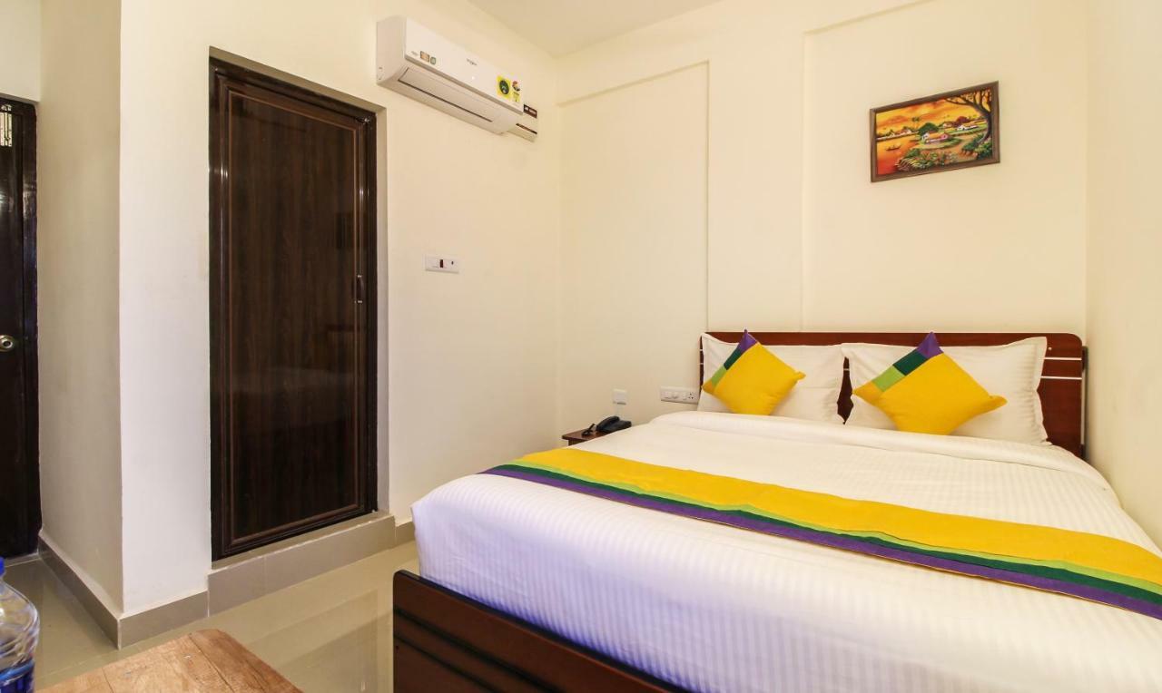 Itsy Hotels Riyas Grand تيروباتي المظهر الخارجي الصورة
