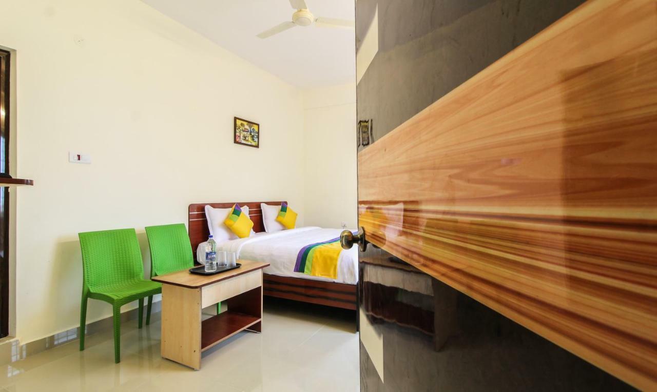 Itsy Hotels Riyas Grand تيروباتي المظهر الخارجي الصورة