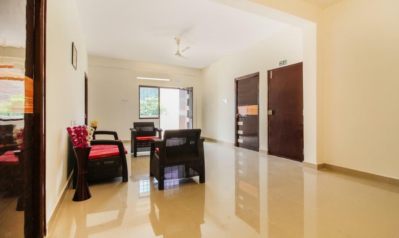 Itsy Hotels Riyas Grand تيروباتي المظهر الخارجي الصورة